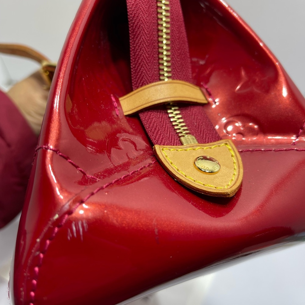 Louis Vuitton Vintage Monogram Vernis Rosewood Avenue comes with dust bag. - Picture 10 of 16
